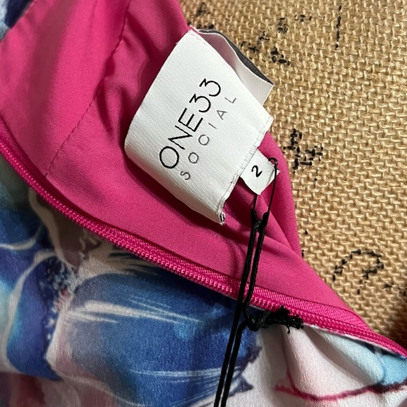 One33 Social
Floral-Print Ruffled Mini Dress - Picture 4 of 6